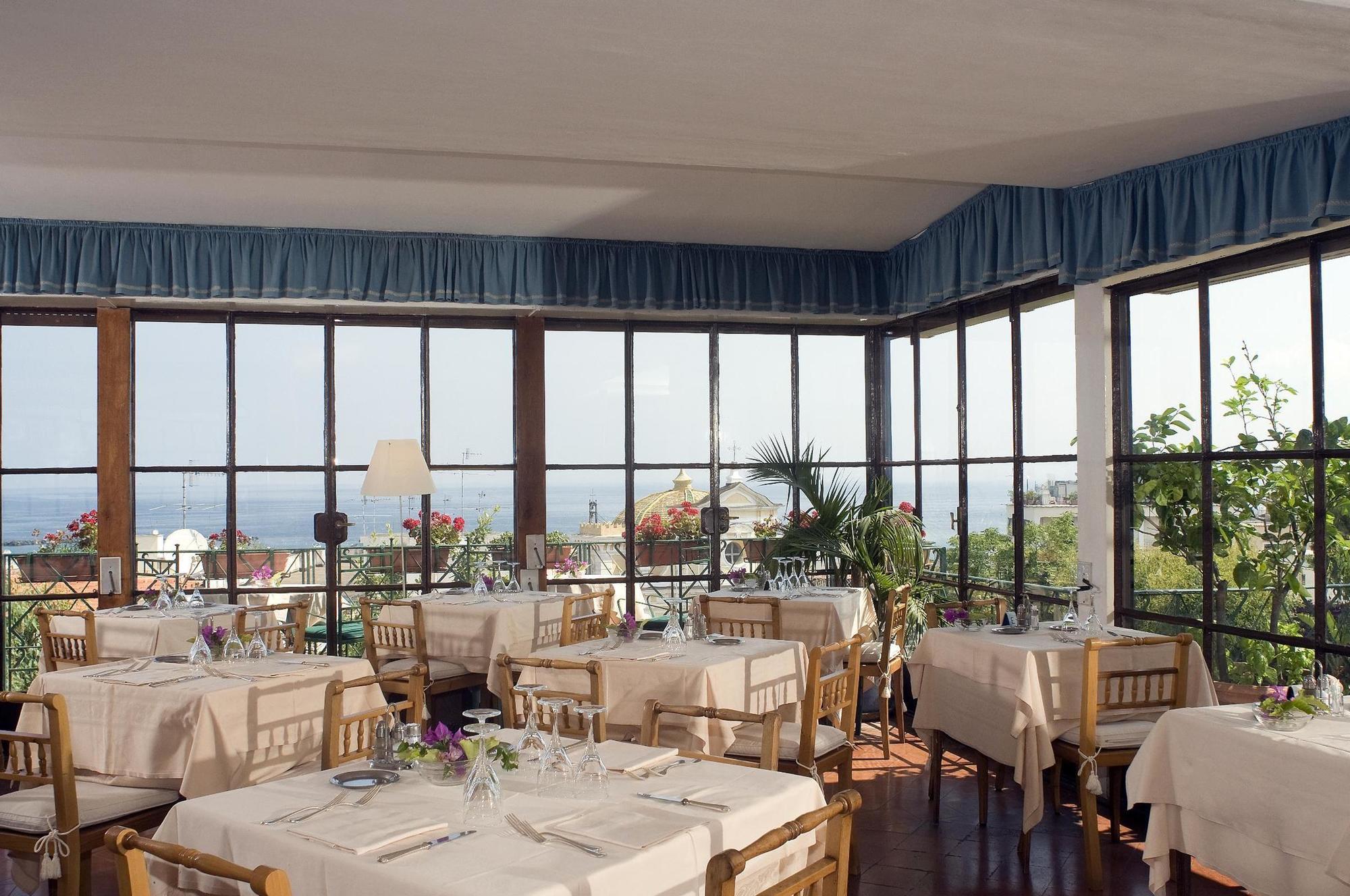 โรงแรมลา วิลลาโรซา แตร์เม อีสเกีย ร้านอาหาร รูปภาพ